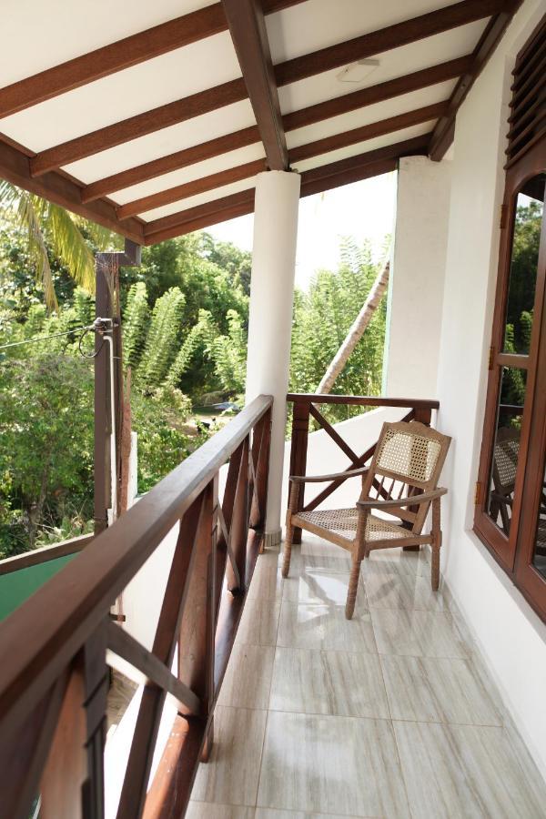 Surf Nest Hiriketiya Hotel Dickwella Exterior photo