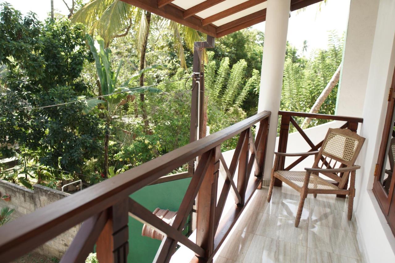 Surf Nest Hiriketiya Hotel Dickwella Exterior photo